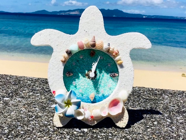 沖縄の海を感じるカメクロックです☆