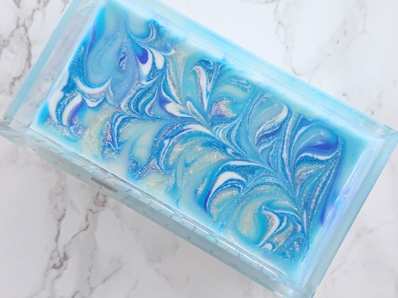 AivoVo[ƃu[̑fGȐ΂͋G߂킸y߂fUCłB