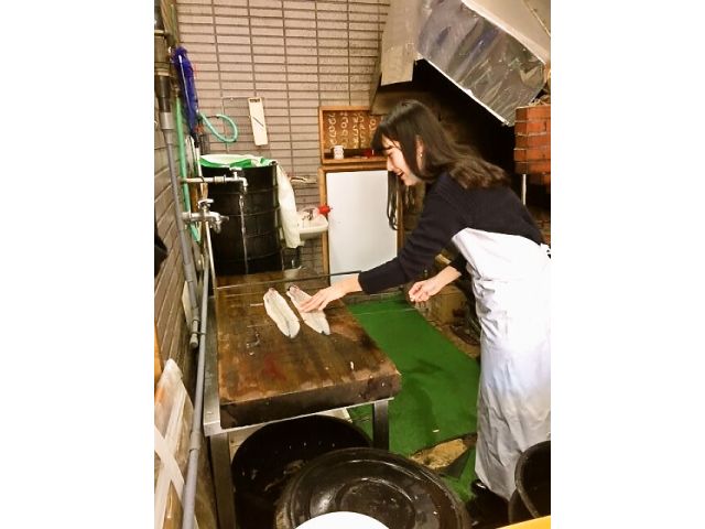 串にさして炭火焼きに挑戦!