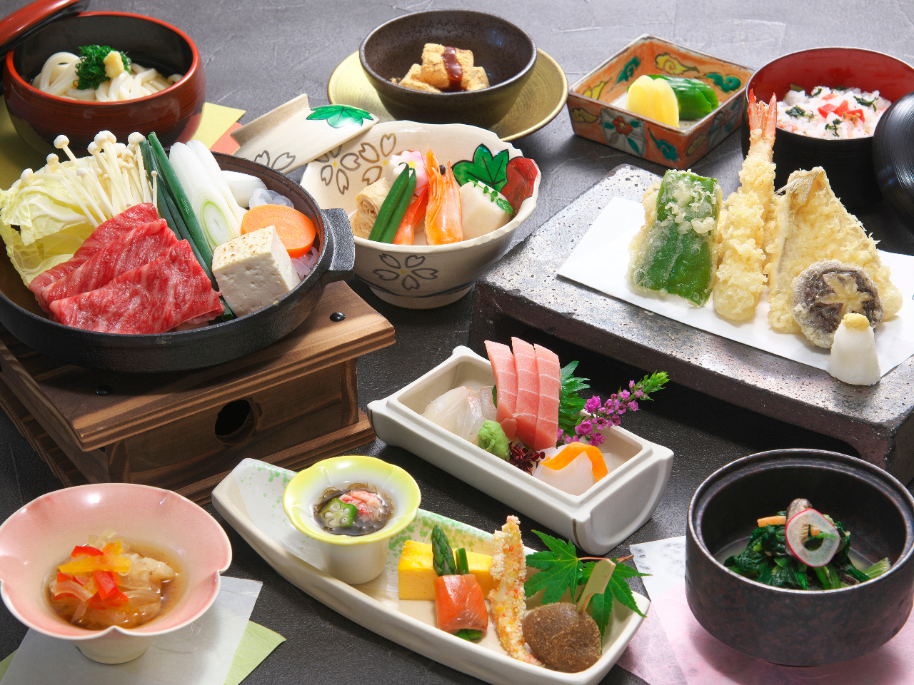 �{�̐H�ނ��ӂ񂾂�Ɏ����ꂽ�a�H��ȃR�[�X���g�����Ă̓V�Ղ�Ȃ��ґ�ȓ��{�H�����y���݂��������܂�