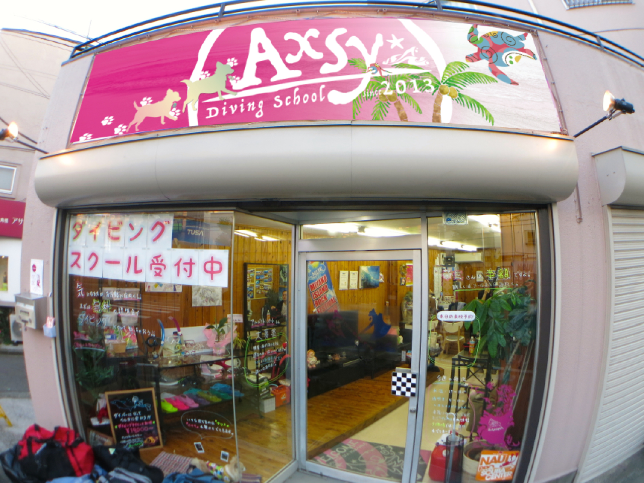 スクールは東横線「白楽」駅から徒歩6〜8分のところにあります!