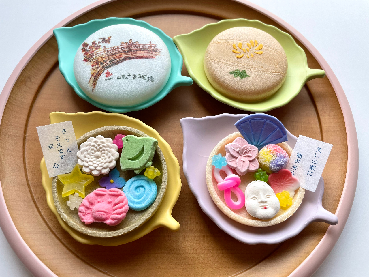 最中1個につき6種類の御干菓子と金平糖3つ、占いの御札を選びます。