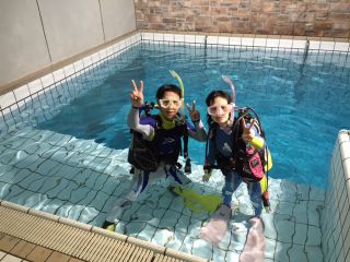 いつも利用しているプールです。水深3m