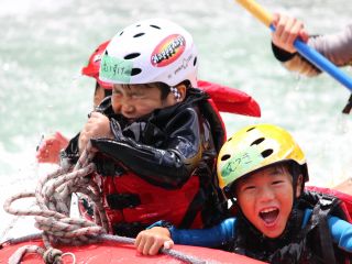 激流にチャレンジ!!力をあわせて挑戦!