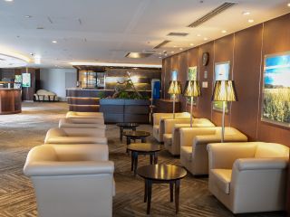 ロビーはホテルのような寛ぎ空間