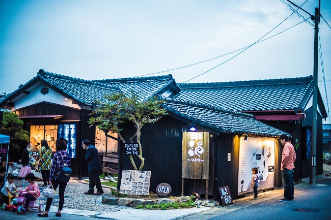 店舗外観です。古民家をDIYした空間です♪