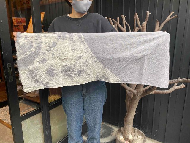 手ぬぐいを染めてもらいました♪印象的な柄に仕上がっています♪意外と簡単にできるんですよ。