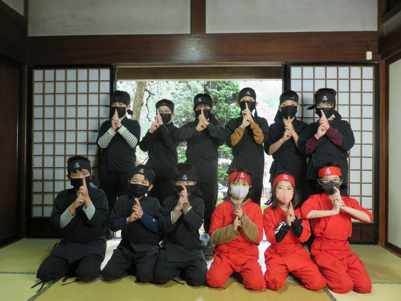 忍者ポーズで写真!