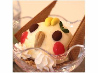 オカメちゃんアイス。インスタ映えにもいいかもね。冷たくて美味しいよ。