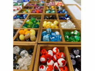 全て浜比嘉島で製作したとんぼ玉です。