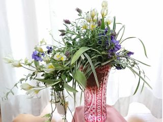 根っこが付いたまま作るルーティーブーケです。