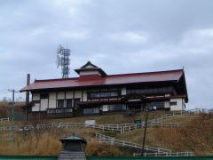 明治30年積丹半島にある泊村にニシン番屋として建てられ、その後昭和33年に小樽に移築復元されました。当時のニシン漁のパネルや道具が展示しています。