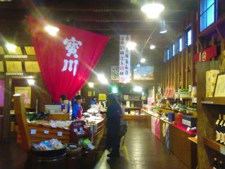 小樽田中酒造亀甲蔵です。酒蔵見学出来ます。無料試飲あります。