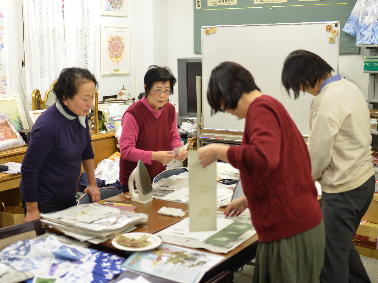 �������i