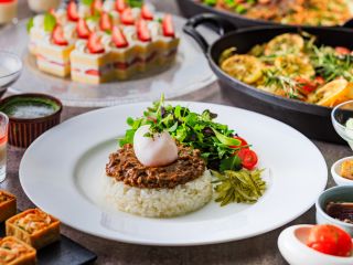 チキンドライカレー 温泉たまごのせ