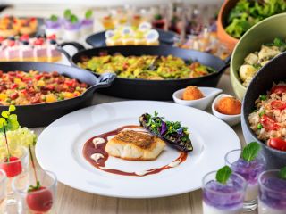 白身魚のポワレとアンチョビ風味の茄子 赤ワインのレディクションと昆布風味のクリーム