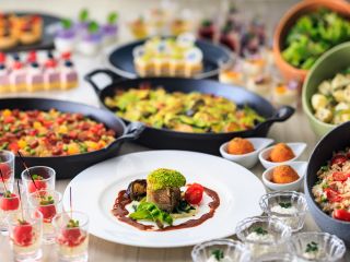 柔らかく煮込んだ豚バラ肉の香草パン粉焼き