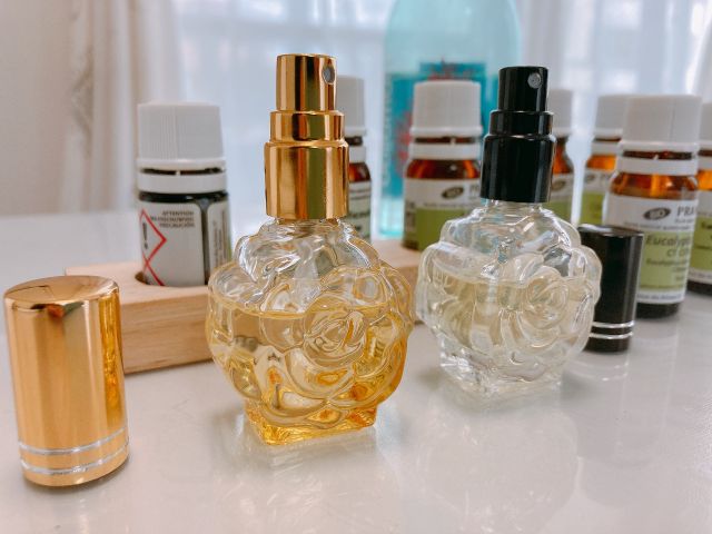 精油で作るアロマ香水 自然の香りを潜在意識の中にある直感で選び 調香しながら 世界で一つしかないあなただけのオリジナル香水を作ります アロマ教室ラグジューム じゃらん遊び体験 精油で作るアロマ香水 自然の香りを潜在意識の中にある直感で選び 調香しながら 世界で一つしかないあなただけのオリジナル香水を作ります アロマ教室ラグジューム じゃらん遊び体験