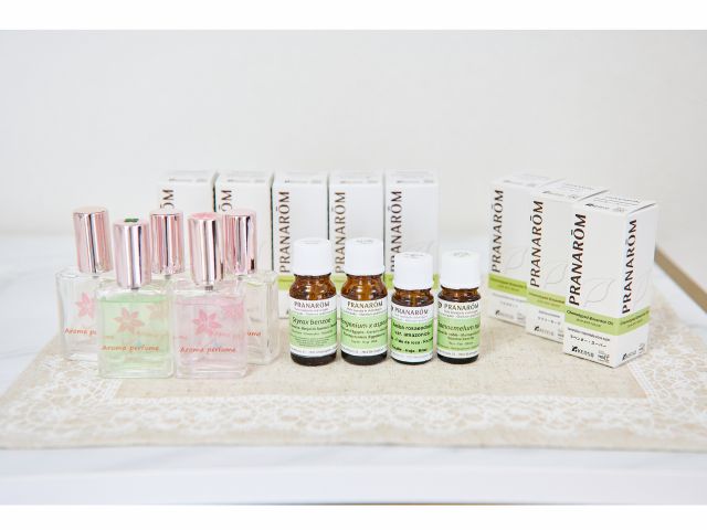 精油で作るアロマ香水 自然の香りを潜在意識の中にある直感で選び 調香しながら 世界で一つしかないあなただけのオリジナル香水を作ります アロマ教室ラグジューム じゃらん遊び体験 精油で作るアロマ香水 自然の香りを潜在意識の中にある直感で選び 調香しながら 世界で一つしかないあなただけのオリジナル香水を作ります アロマ教室ラグジューム じゃらん遊び体験