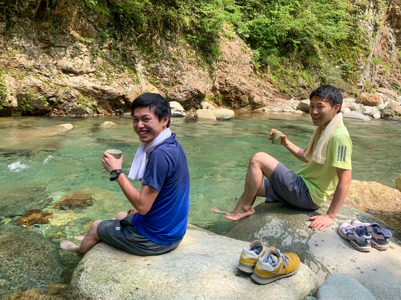 暑い季節は途中の休憩場所で水遊びも!