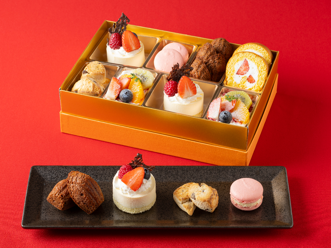 テイクアウト「アフタヌーンティースイーツボックス」