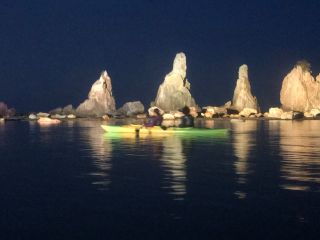 海に沈む夕日を眺めながら 夕暮れの海を散歩 サンセットカヤック 橋杭岩 橋杭 ビーチ 1時間半 大人5500円 子供4500円 ファミリーにおすすめ 橋杭ビーチ ビーチハウス ラパン じゃらん遊び体験 海に沈む夕日を眺めながら 夕暮れの海を散歩 サンセットカヤック 橋杭岩 橋杭 ビーチ 1時間半 大人5500円 子供4500円 ファミリーにおすすめ 橋杭ビーチ ビーチハウス ラパン じゃらん遊び体験