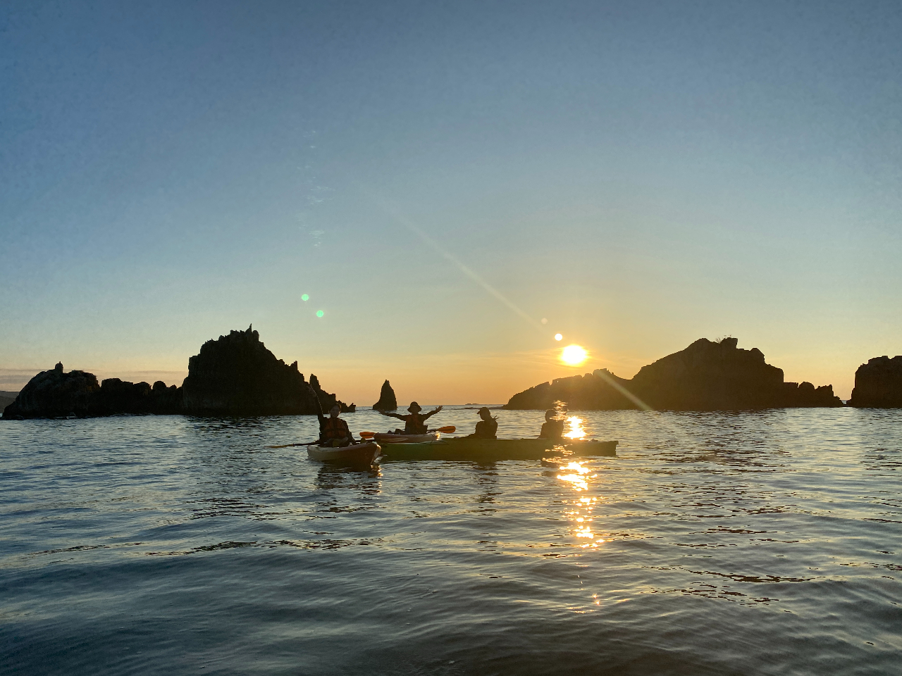 橋杭岩の内側も雰囲気がある風景が楽しめます