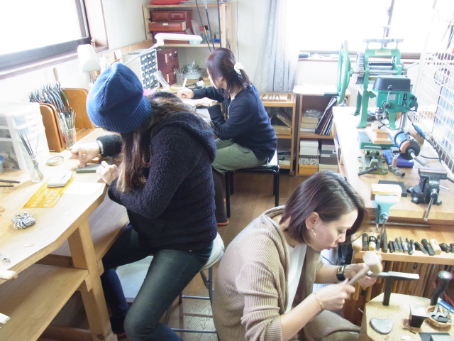 Ԃ̌o̂YāAƂɔMĂ܂B