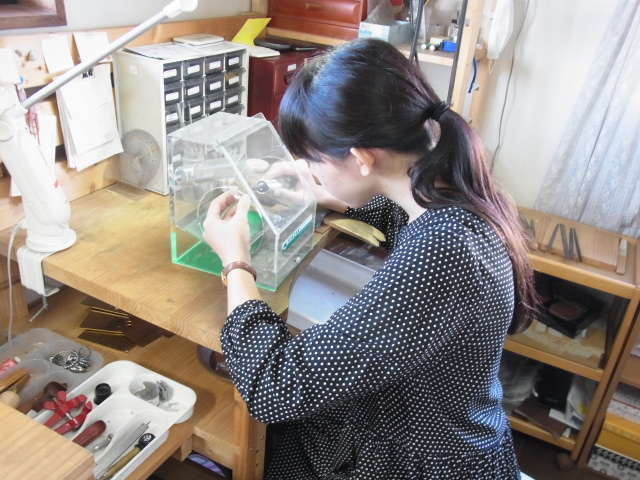 最終の磨き作業です。