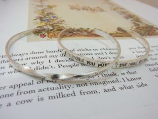 旅の思い出に、大切な人へのプレゼントに…オンリーワンのバングルはいかがですか★