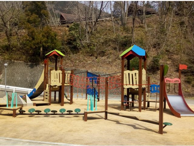 すぐ近くには「森の遊具広場」も併設