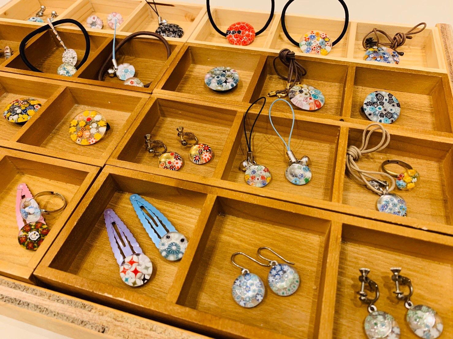 作った作品を希望のアクセサリーに仕上げます