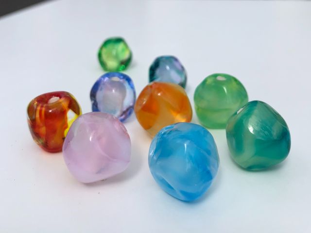 デコボコした形が特徴のアイスロック玉!9月18日〜11月3日予定(色の組み合わせは一例です)