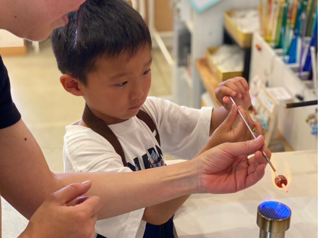 小さなお子様もスタッフがサポート!小学生の方から体験受け付けています。