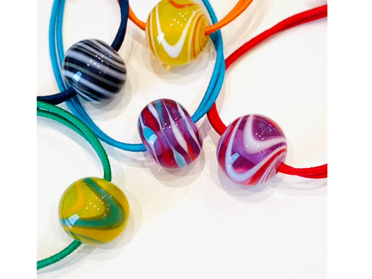 ヘアゴムもお選びいただけます(色の組み合わせは一例です)