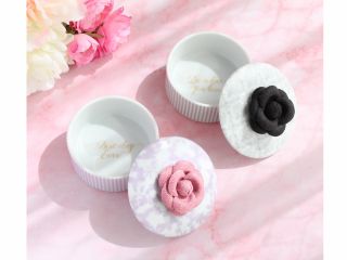 カメオの付いた可愛いラウンドボックスもお作りいただけます♪カメオ追加(+400円)