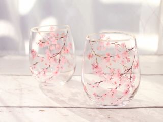 春の季節には桜のグラスも素敵ですね♪