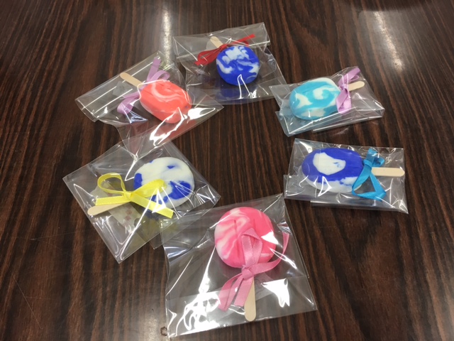 土日専用 阿蘇 手作り石鹸 小さなお子さまでも大丈夫 石けん粘土で作る可愛いアイスクリーム型石鹸作り 2時間 1100円 アロマと 手作り石けん教室 風香 じゃらん遊び体験 土日専用 阿蘇 手作り石鹸 小さなお子さまでも大丈夫 石けん粘土で作る可愛いアイスクリーム型石鹸作り 2時間 1100円 アロマと 手作り石けん教室 風香 じゃらん遊び体験