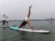 陸よりちょっと難しいけどヨガのポーズにチャレンジ! 海の上ならリラックス効果もアップ!