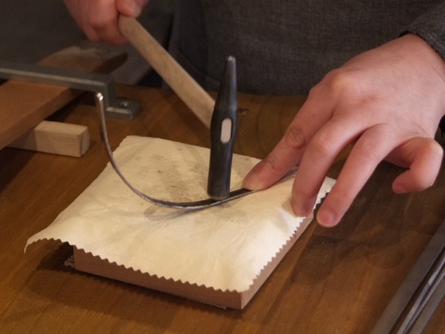 �Ȗځi�ʉ��j���n���}�[��ς��邱�ƂŖ͗l�̕ω����y���߂܂��B