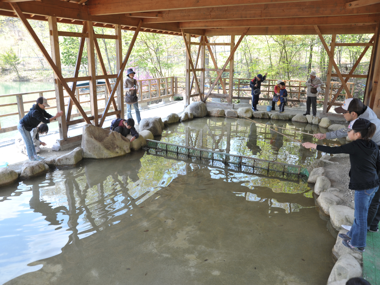 子供さんでも簡単に魚釣りが楽しめます♪