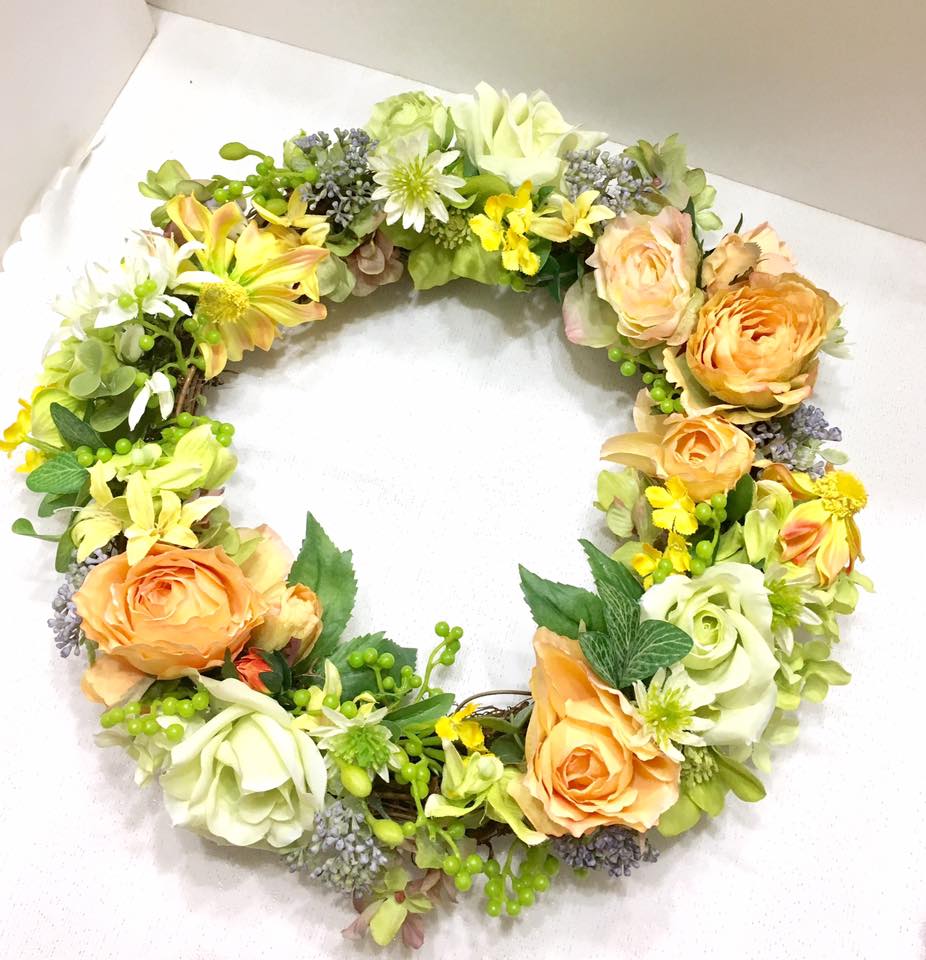 画像はレッスンでお作りいただいたリースです♪お好みの色・イメージにあわせてお花をお選びいただけます★世界に一つのオリジナルリースを作りましょ♪