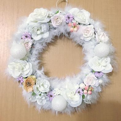 画像はレッスンでお作りいただいたリースです♪お好みの色・イメージにあわせてお花をお選びいただけます★世界に一つのオリジナルリースを作りましょ♪