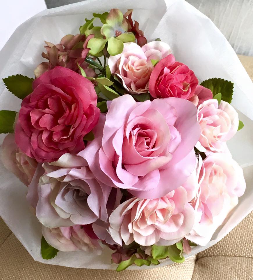 画像はレッスンでお作りいただいた花束です。お好みの色・イメージをお伝えくださいね。