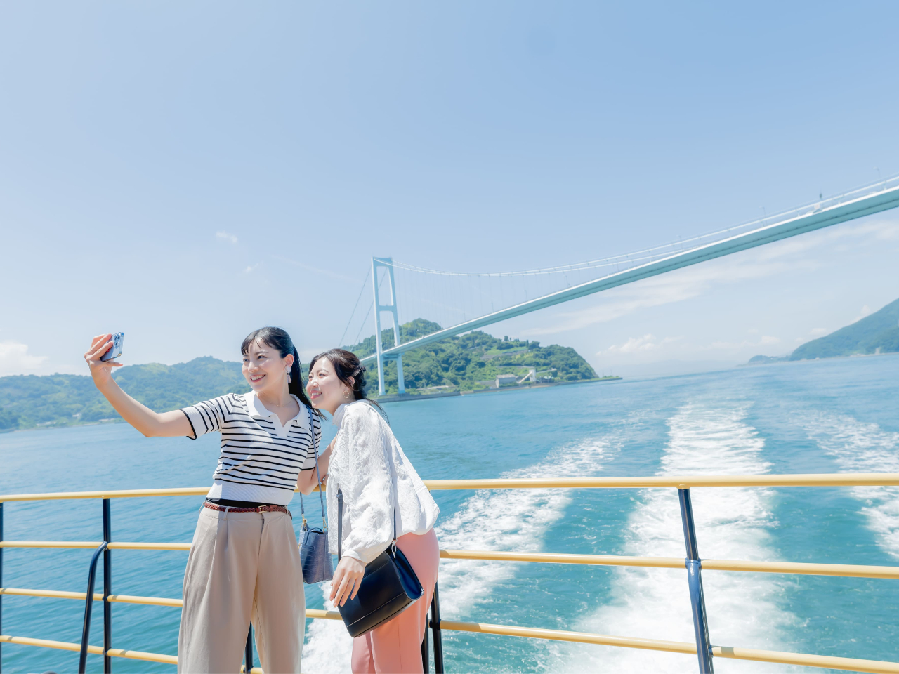 瀬戸内海のさまざまな橋もクルージングの見どころ。