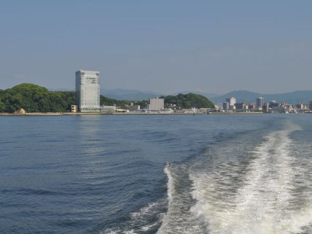 「グランドプリンスホテル広島」前の桟橋から船に乗って宮島へ出港!