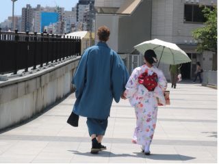 カップルで浅草着物で散歩