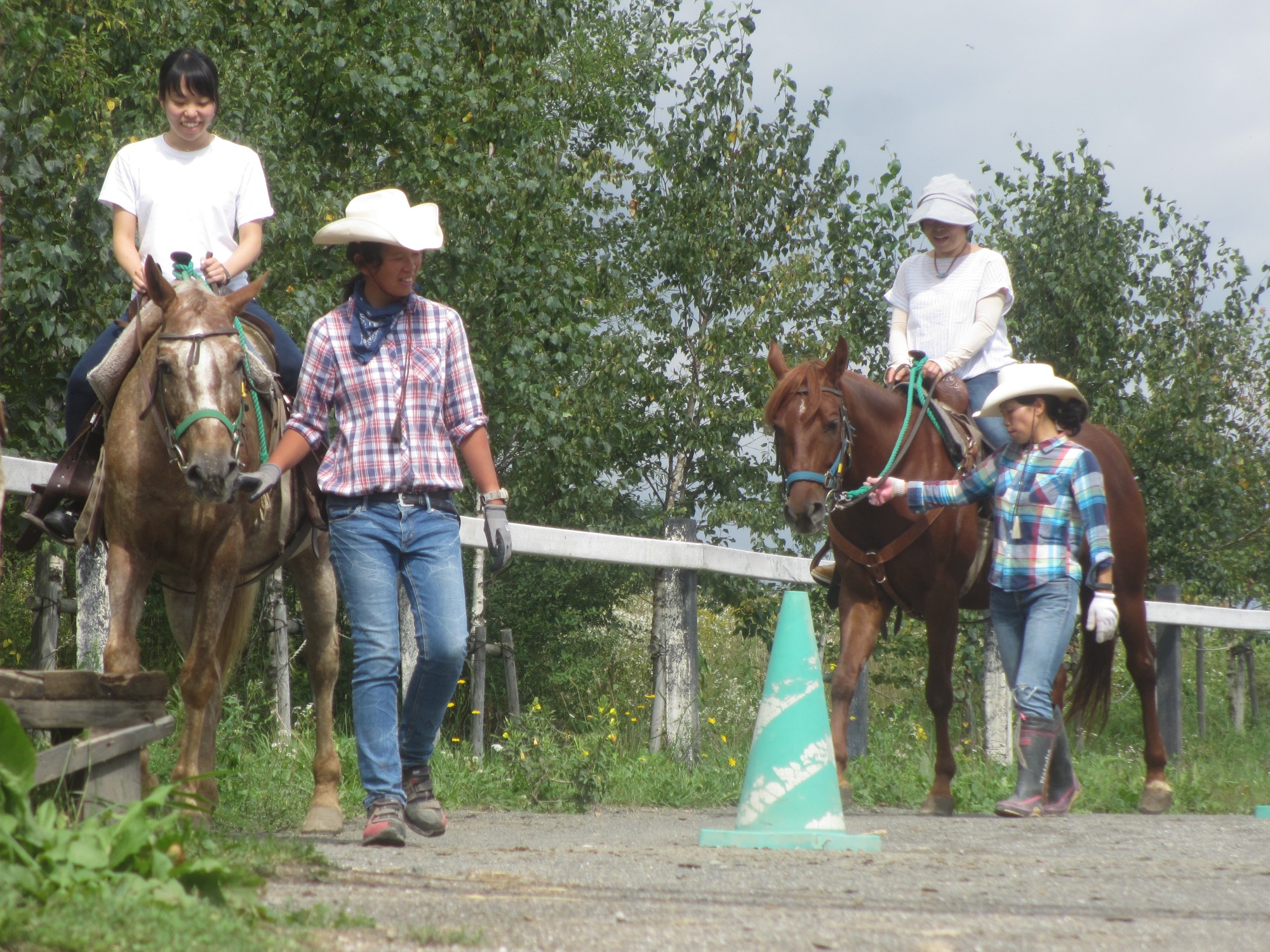 ΂ɃX^bt̂ŁA߂Ă̕łS 