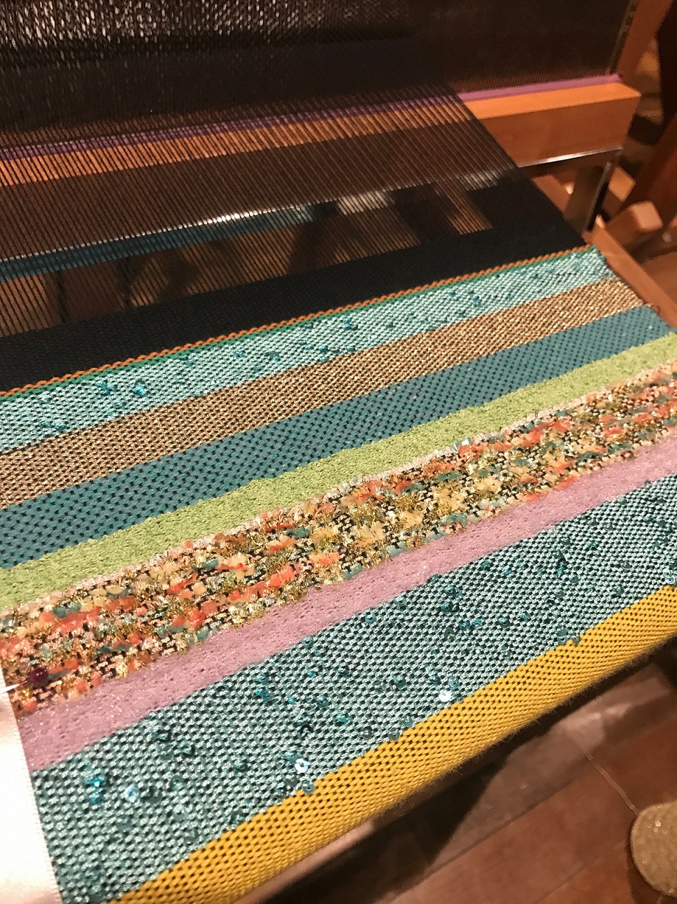 糸の種類は100色以上!お好きな色を何色でもお使いいただけます。