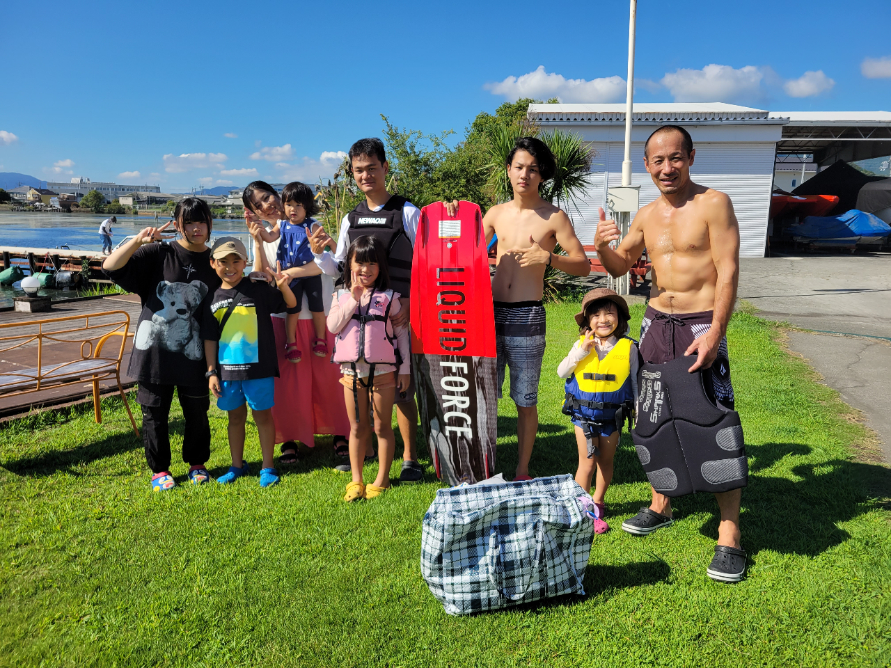 少数〜大人数まで対応可能です!最大5名が理想です。多くなったら数回に分けて出航いたします。待ってる方はバーベキュー(BBQ利用者のみプールも利用可能!)